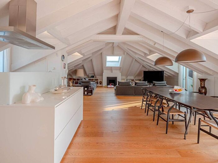 Casa quadrilocale in affitto in Via Conservatorio, Palestro, Milano