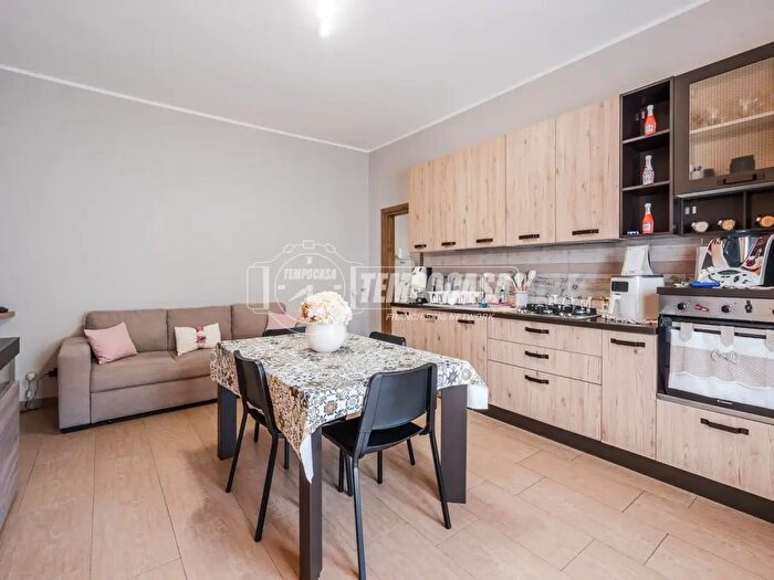Appartamento trilocale in vendita in Via Ercole De Roberti, Modena