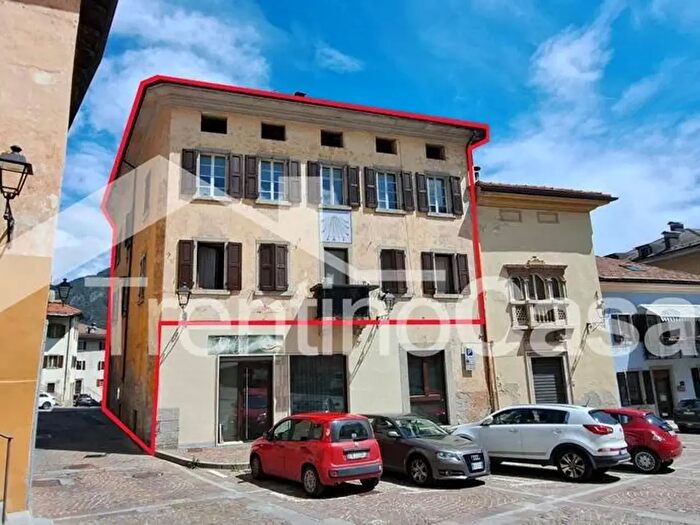 Casa con 10 locali in vendita in Piazza Boni, Tione Di Trento