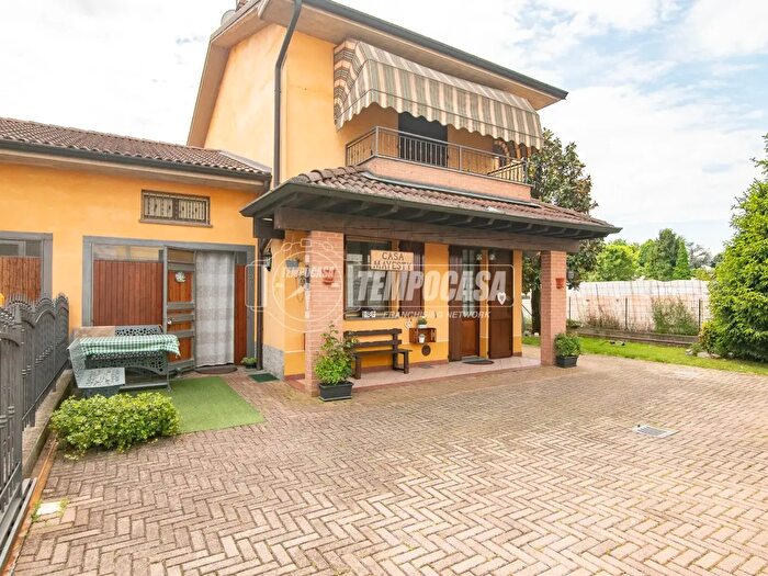Casa in vendita in Via Brusocchi, Fornovo San Giovanni