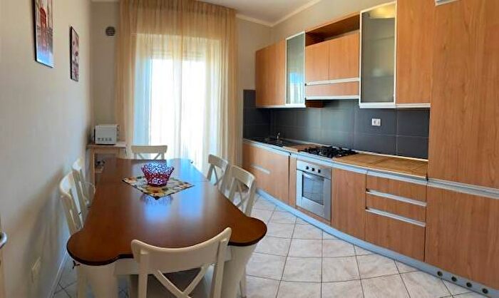 Appartamento trilocale in affitto in Foscolo, Centro, Follonica