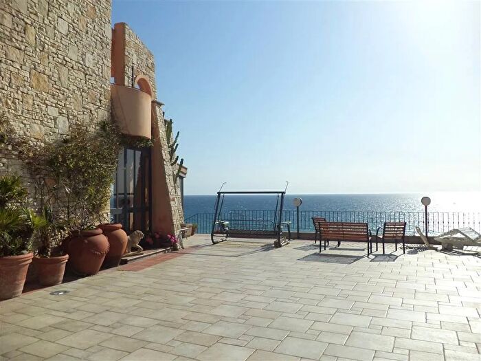 Casa con 7 locali in vendita in Sciacca