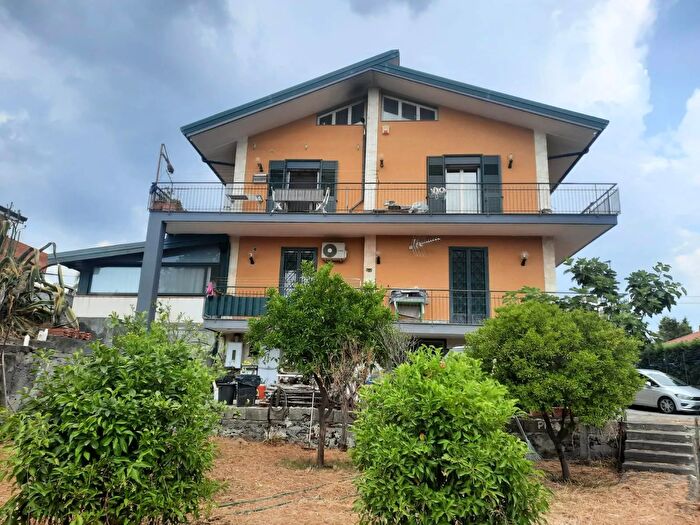 Casa con 5 locali in vendita in Via Iacopo da Lentini, Mascalucia