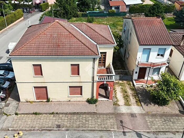 Casa con 12 locali in vendita in Via XX Settembre, Ronco AllAdige