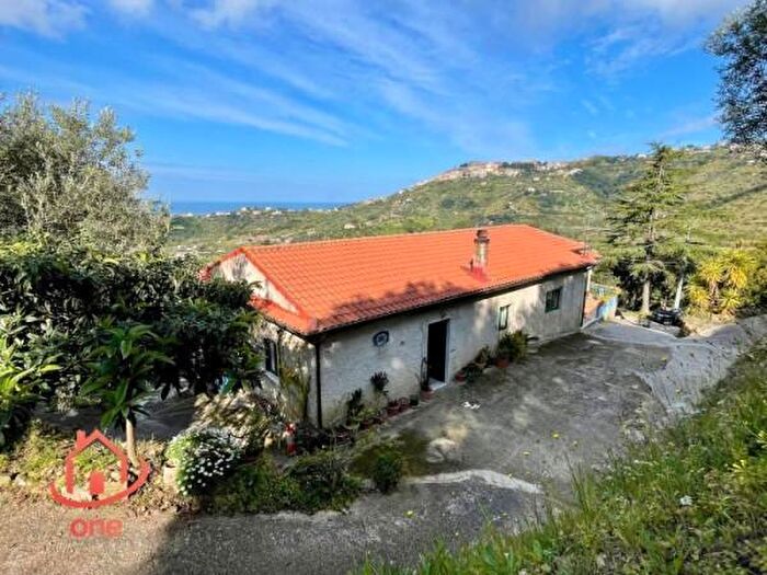 Casa con 6 locali in vendita in Castellabate