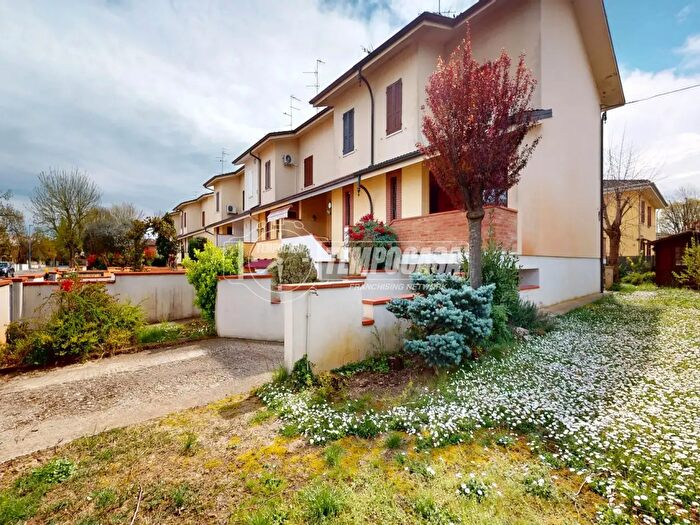 Casa quadrilocale in vendita in Viale Domenico Cimarosa, Reggiolo