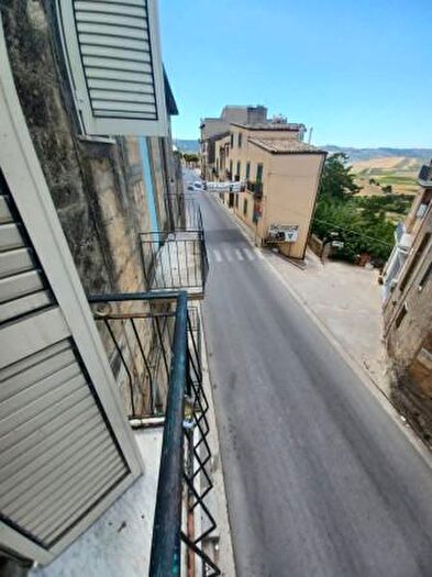 Casa con 6 locali in vendita in Sambuca Di Sicilia