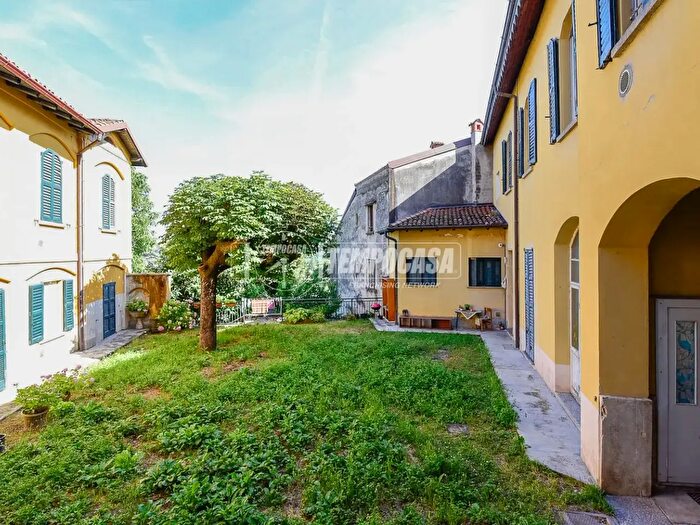 Appartamento bilocale in vendita in Via Tassera, Erba