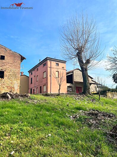 Casa con 5 locali in vendita in Cortina, Alseno