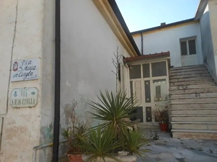 Casa con 8 locali in vendita in Via Santa Maria in Cingla, Ailano