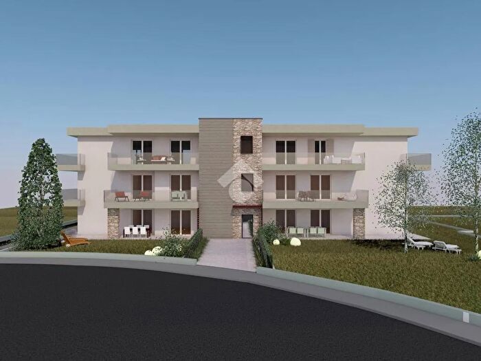 Appartamento quadrilocale in vendita in Via Via Aprile, Rovato