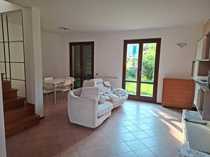 Appartamento trilocale in affitto in Laveno, LavenoMombello