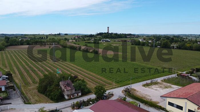 Casa quadrilocale in vendita in Località Colombara Agnolini, Desenzano Del Garda