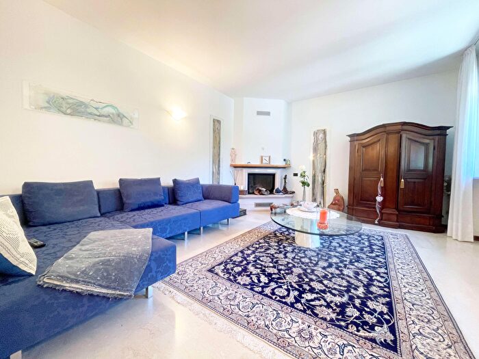 Casa con 10 locali in vendita in Via Mulino, Prata Camportaccio