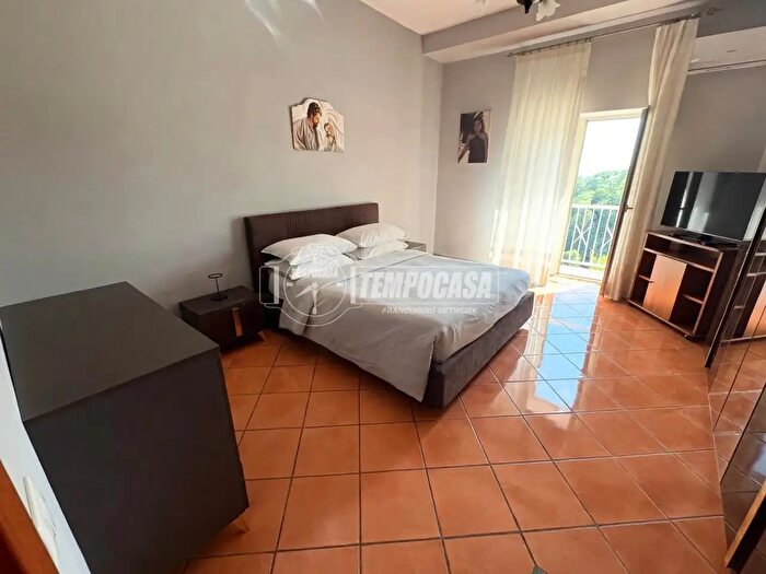 Appartamento trilocale in vendita in Via Marano Pianura, Napoli