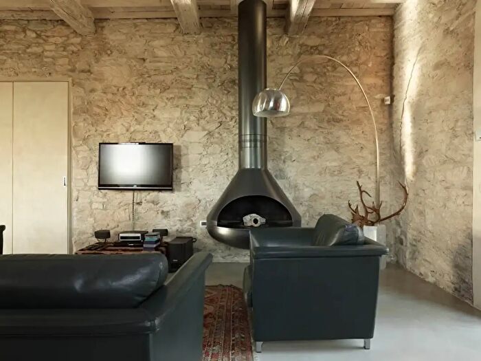 Casa con 8 locali in vendita in Calci