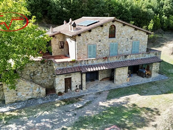 Casa con 8 locali in vendita in Via Uliveto, Loro Ciuffenna