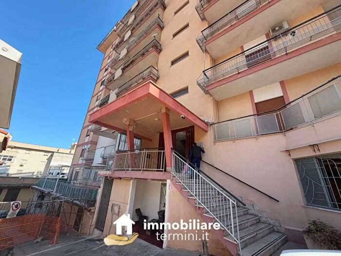 Appartamento quadrilocale in vendita in Via Bevuto, Termini Imerese