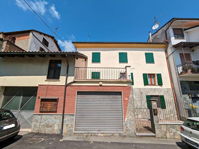 Casa con 12 locali in vendita in Castel Rocchero