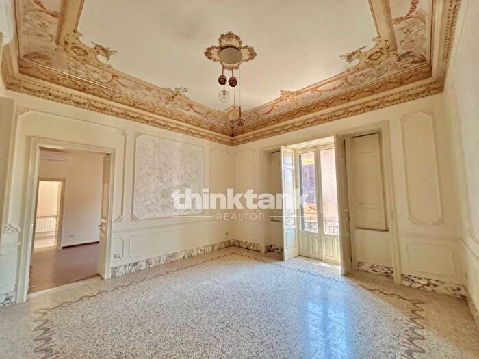 Appartamento con 6 locali in affitto in Via Pietro Toselli, XX Settembre Tribunale, Catania