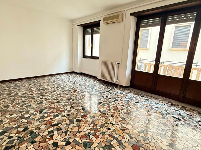 Appartamento con 5 locali in affitto in Contra Vescovado, Centro Storico, Vicenza