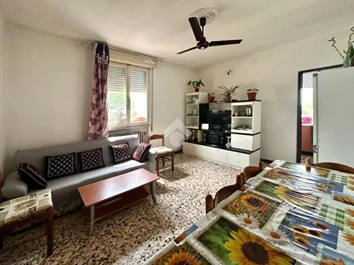 Appartamento con 5 locali in vendita in Strada Reatino, Novellara