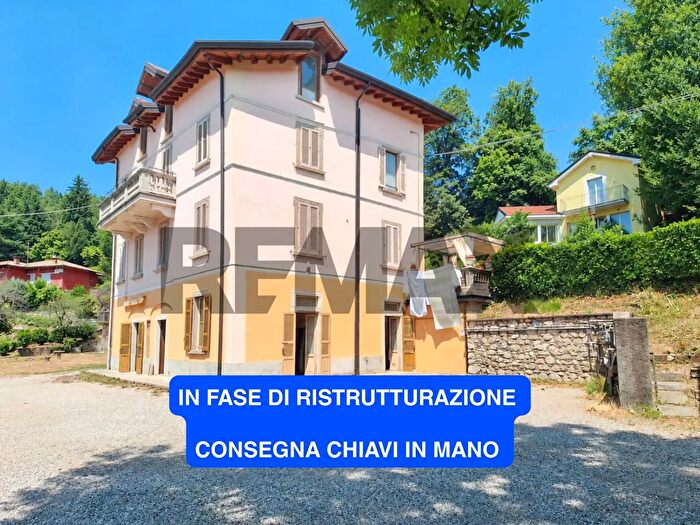 Appartamento bilocale in vendita in Via Saltrio, Viggiu'