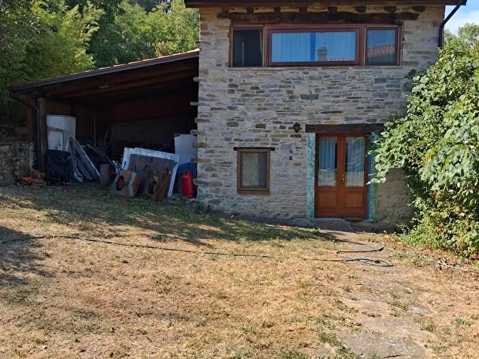 Casa con 5 locali in vendita in Bettola