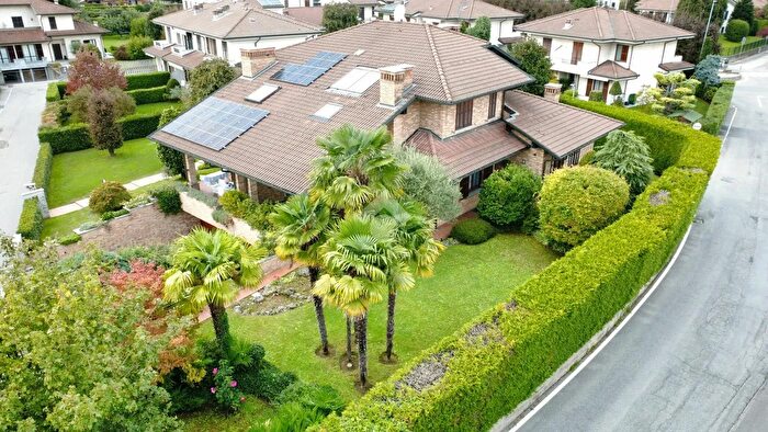 Casa con 5 locali in vendita in Via Tonale, Briosco