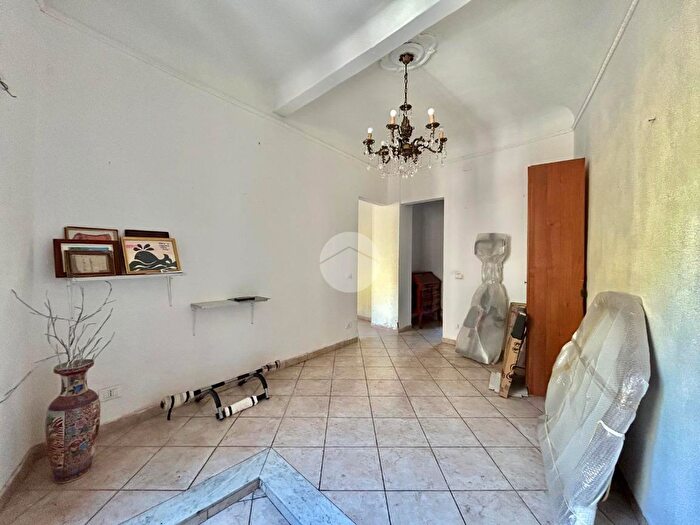 Appartamento con 5 locali in vendita in Via Francesco Crispi, Savona