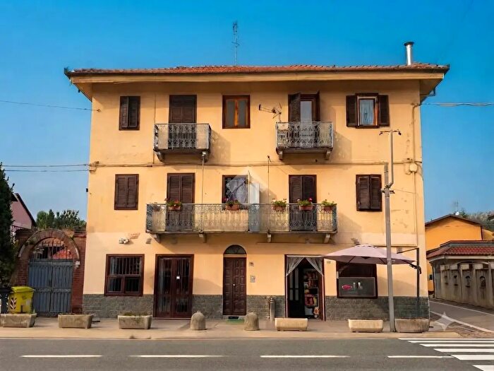 Appartamento trilocale in vendita in Via Torino, San Francesco Al Campo