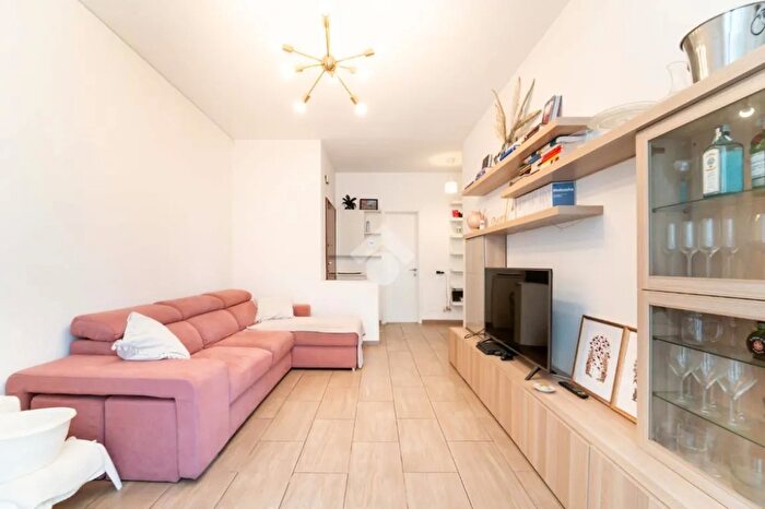 Appartamento trilocale in vendita in Via Marco dAgrate, Milano