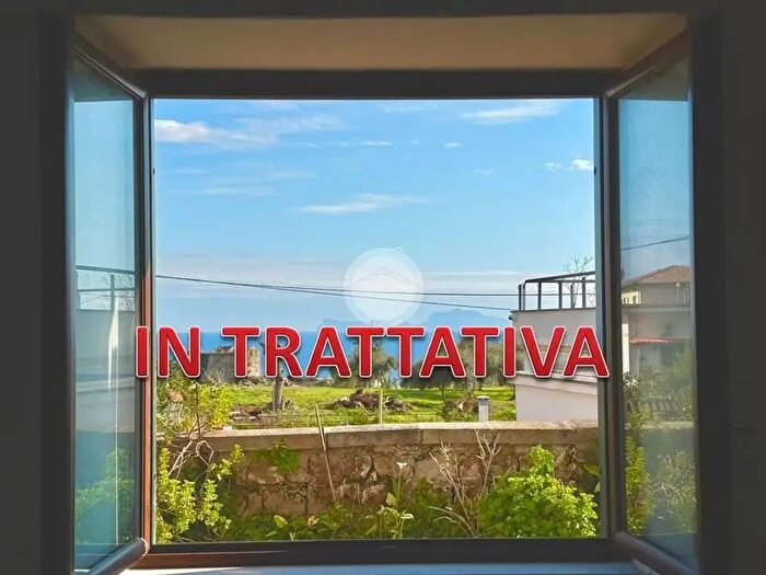 Appartamento trilocale in vendita in Via Franco Alfano, Napoli