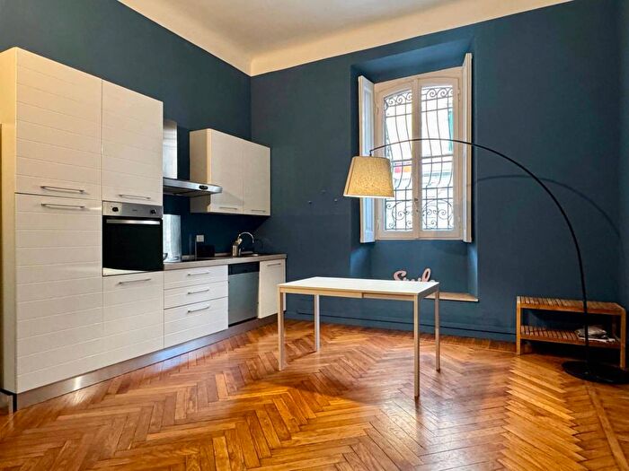 Appartamento trilocale in affitto in Via Carlo Poma, Indipendenza, Milano
