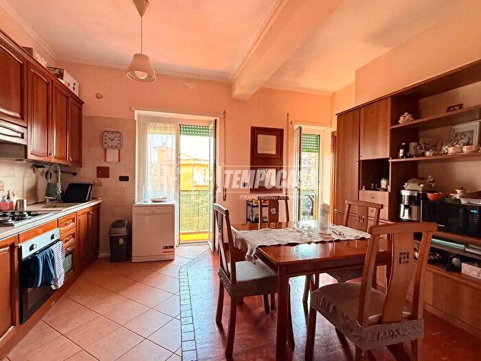 Appartamento trilocale in vendita in Via Carugate, Roma