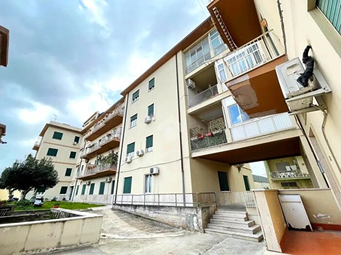 Appartamento quadrilocale in vendita in Via Emanuela Loi, Palermo