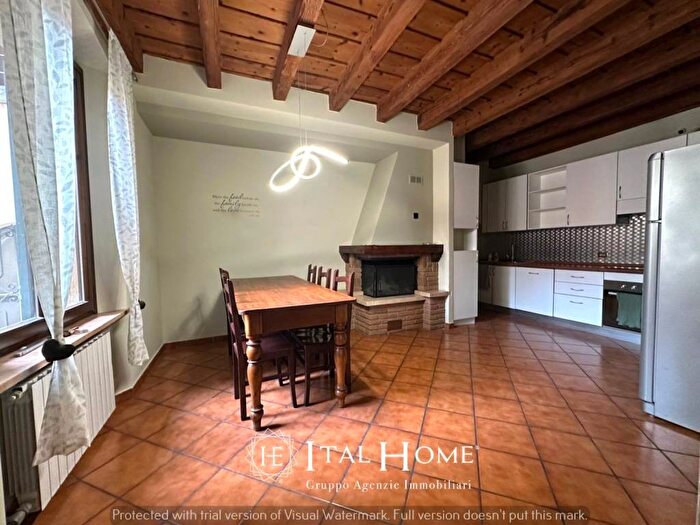 Appartamento con 6 locali in affitto in Corso Castelvecchio, Valverde, Verona