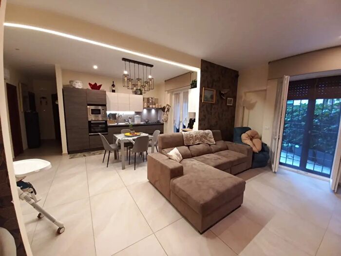 Appartamento quadrilocale in vendita in Corso Malta, Napoli