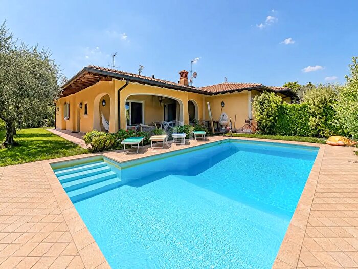 Casa con 6 locali in vendita in Via delle Margherite, Manerba Del Garda