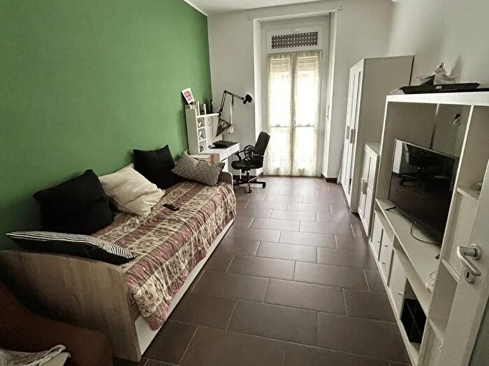 Appartamento trilocale in affitto in Via Domodossola, Torino