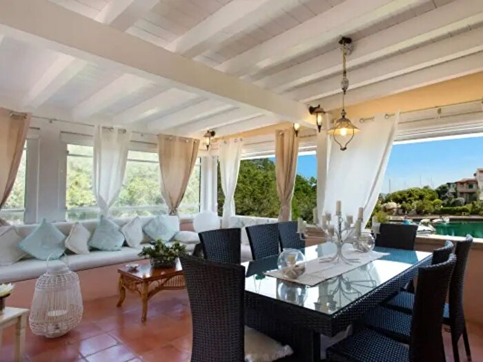 Casa con 6 locali in vendita in Via Andrea Campesi, Olbia