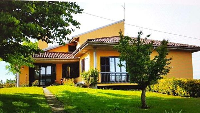 Casa con 6 locali in vendita in Badia Pavese