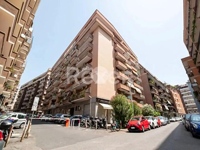 Appartamento quadrilocale in affitto in Via Italo Carlo Falbo, Roma