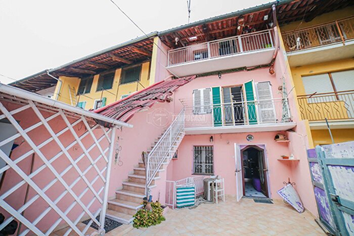 Casa quadrilocale in vendita in Via Favria Vicolo Gaeta, Favria