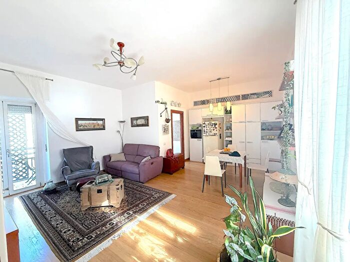 Appartamento trilocale in vendita in Via Nicolò Ferracciu, Cagliari