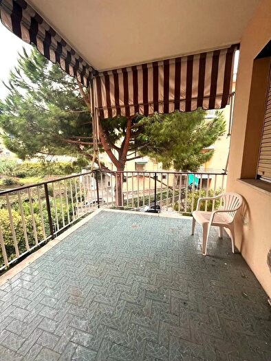 Appartamento trilocale in vendita in Via Laviosa, Genova