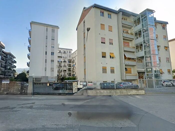 Appartamento quadrilocale in vendita in Via Eugenio Francesco Martorelli Snc, Cosenza