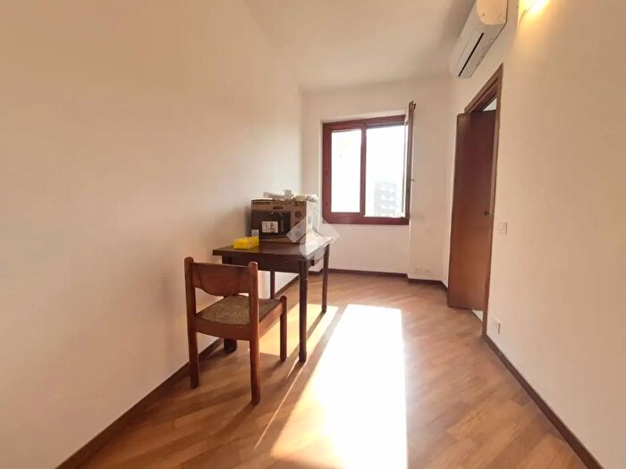 Appartamento trilocale in affitto in Via Pordenone, Milano