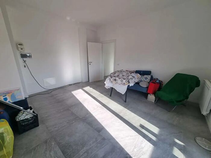 Appartamento bilocale in vendita in Via Mameli, Limbiate