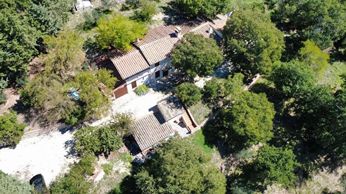 Casa con 9 locali in vendita in Via Fonte lAbate Snc, Assisi